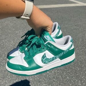 2022 women’s dunk low green paisley